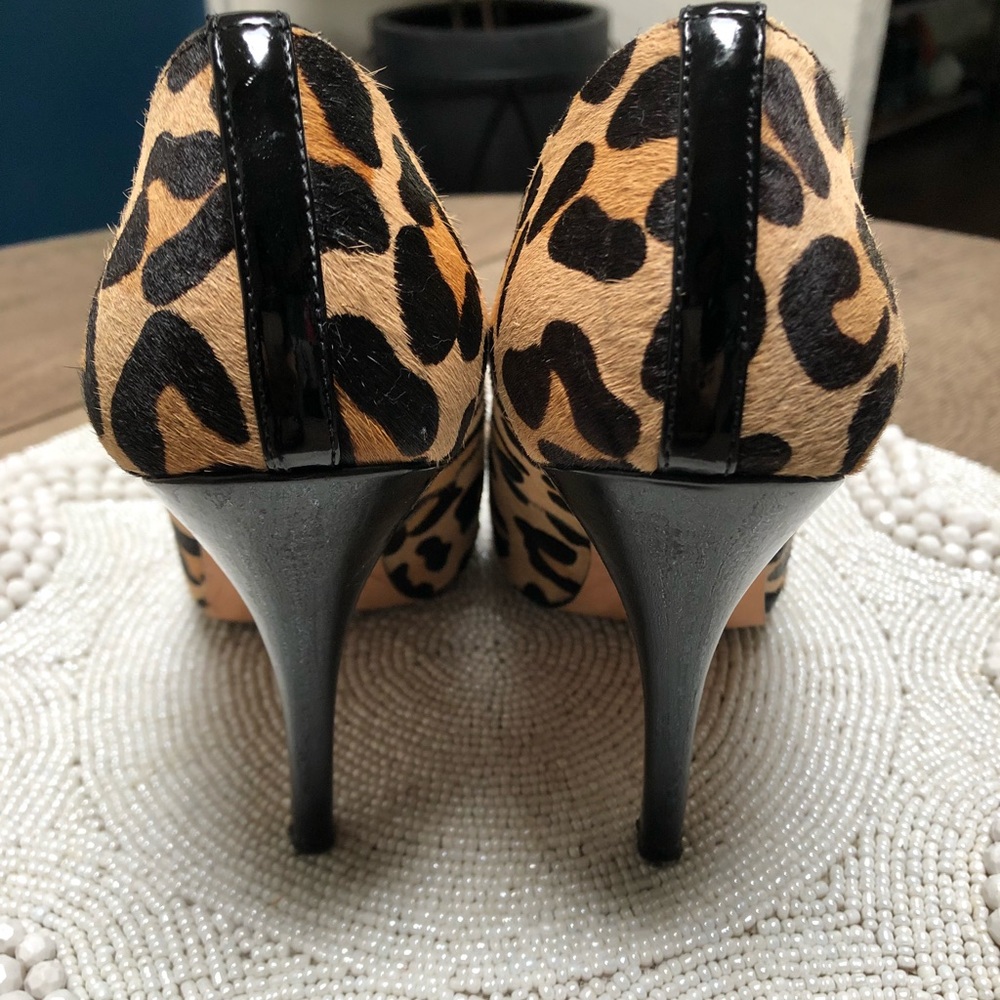 Leopard Print Pumps - Picture 2 of 4